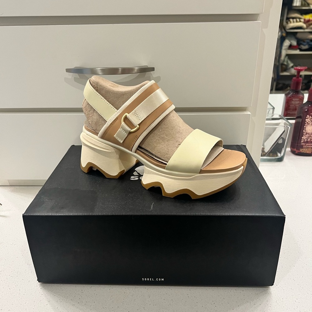 Sorel Cream and Tan Chunky Platform Sandal